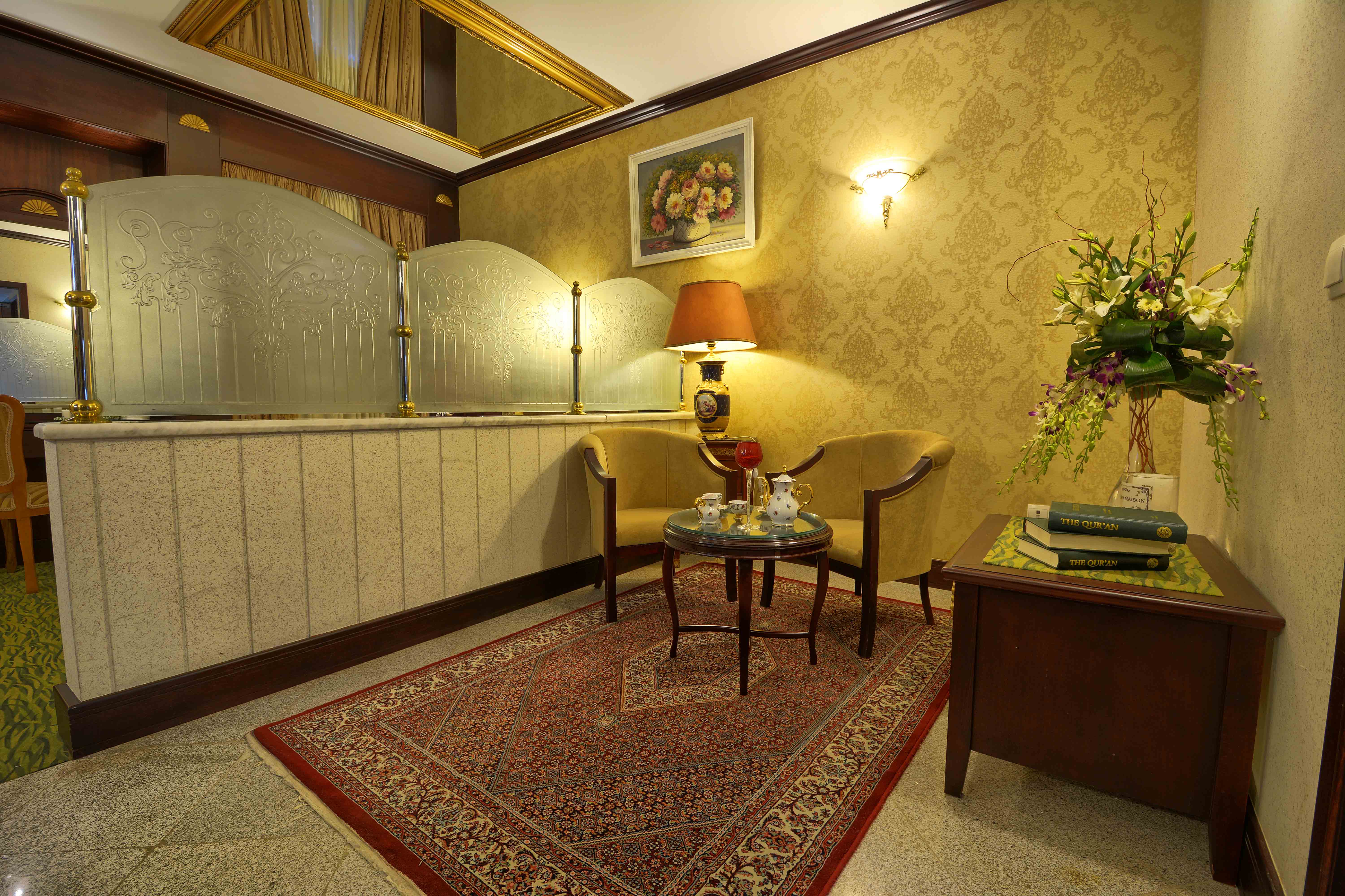 پذیرایی سوئیت معمولی هتل بین المللی قصر مشهد